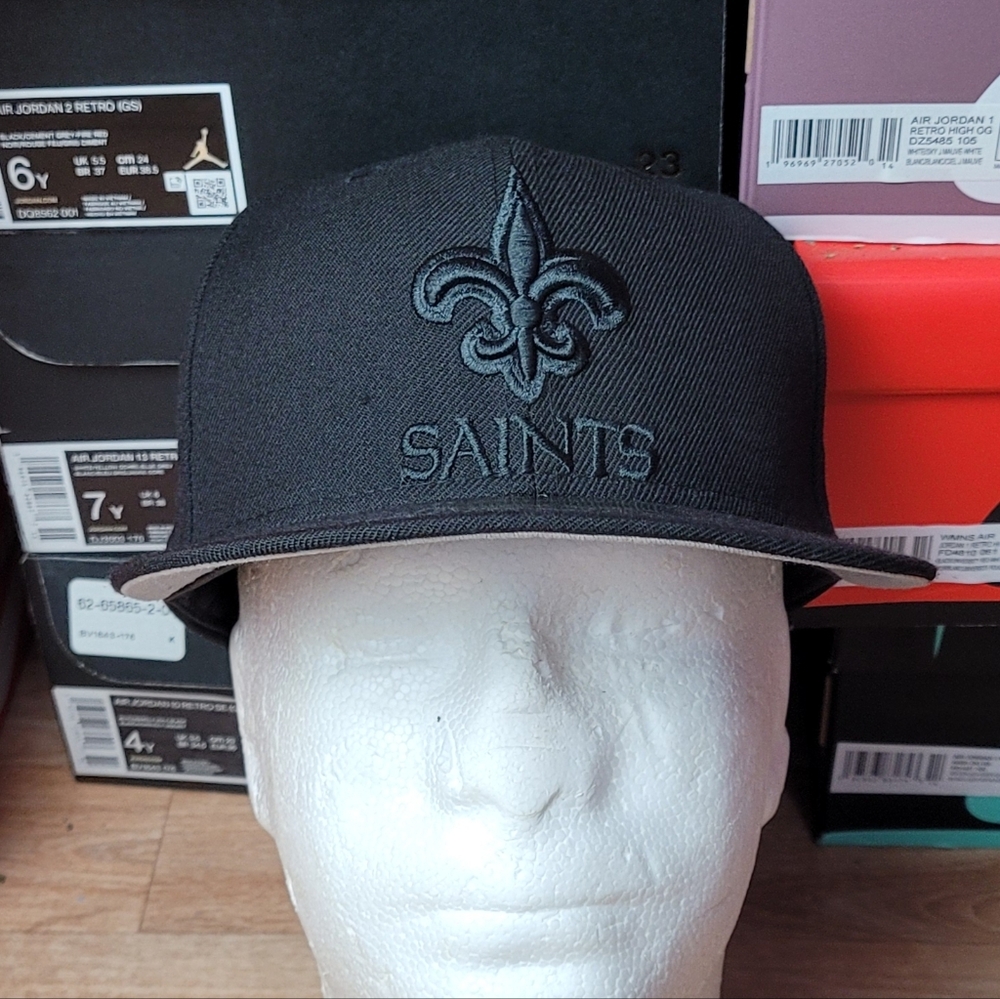 Black NFL New Orleans Saints Fitted Cap Size 7 1/8